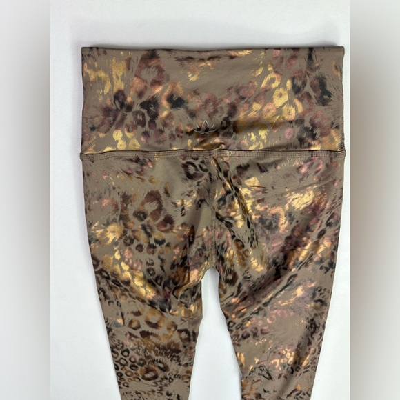 Beyond Yoga Leopard PowerShine High Waisted Midi Legging Size Small - Picture 5 of 10
